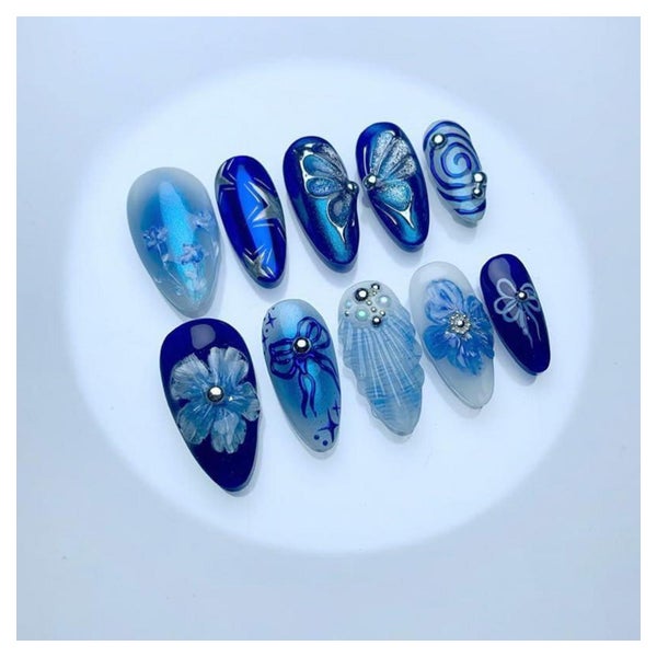 Künstliche Fingernägel Kurz Mandel Blau 3D Blumen Glitzer FC 1 St