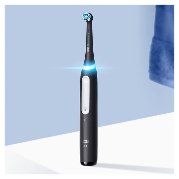 Oral-B iO 4 iO4 Elektrische Zahnbürste/Electric Toothbrush, Magnet-Technologie, 4 Putzmodi für Zahnpflege, Reiseetui, Designed by Braun, matt black 1 St