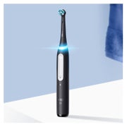 Oral-B iO 4 iO4 Elektrische Zahnbürste/Electric Toothbrush, Magnet-Technologie, 4 Putzmodi für Zahnpflege, Reiseetui, Designed by Braun, matt black 1 St