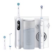 Oral-B Center OxyJet Reinigungssystem - Munddusche + Oral-B iO6