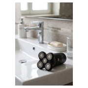 ITALIAN DESIGN ELECTRICAL ITEMS 5 IN 1 SHAVER  .